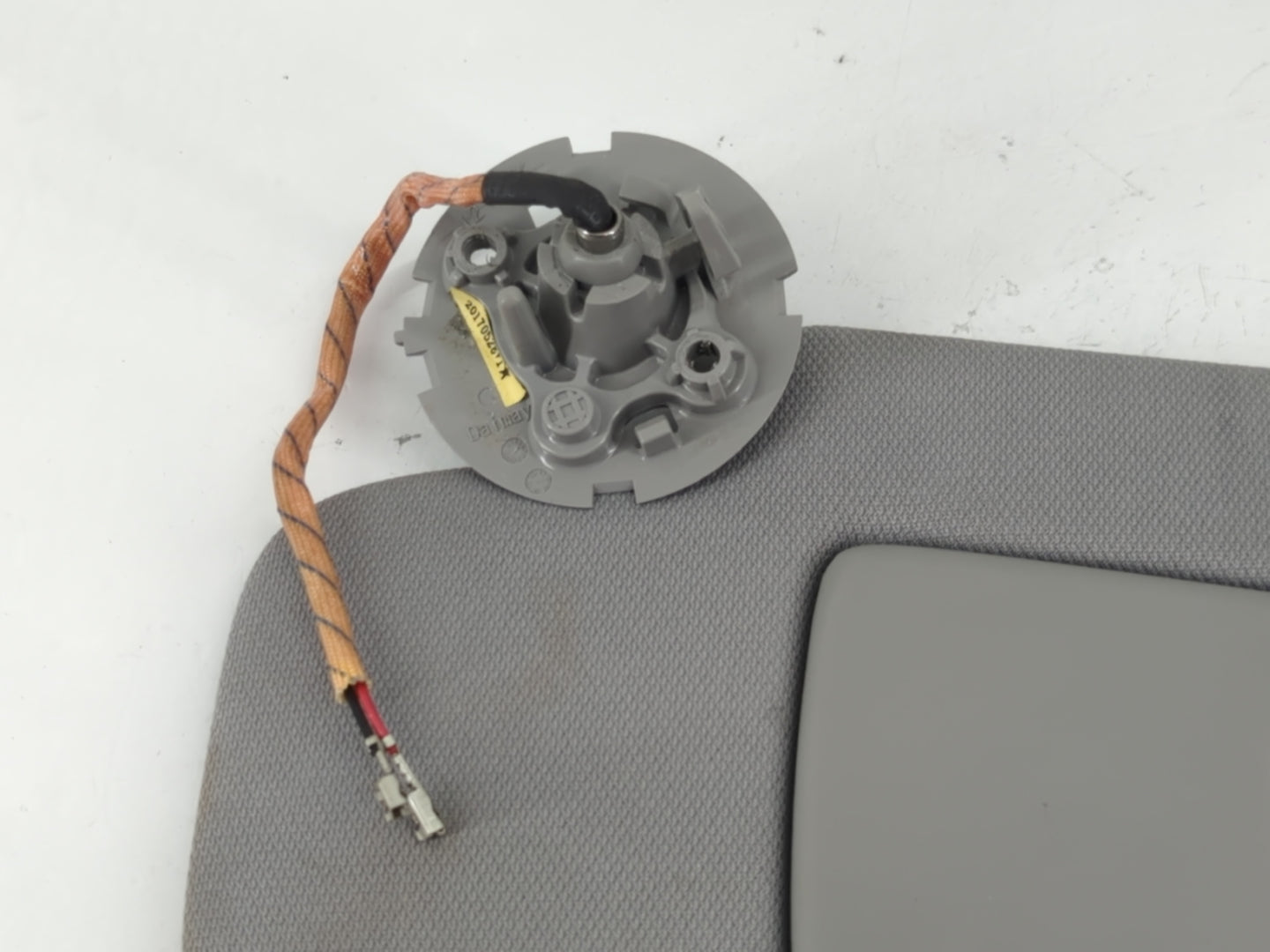 2018-2019 Chevrolet Equinox Sun Visor Shade Replacement Driver Left Mirror Fits Fits 2018 2019 OEM Used Auto Parts - Oemused