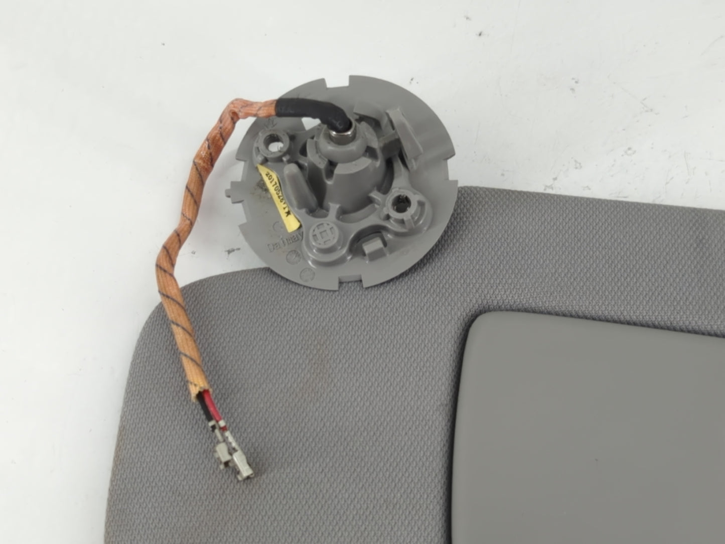 2018-2019 Chevrolet Equinox Sun Visor Shade Replacement Driver Left Mirror Fits Fits 2018 2019 OEM Used Auto Parts - Oemused