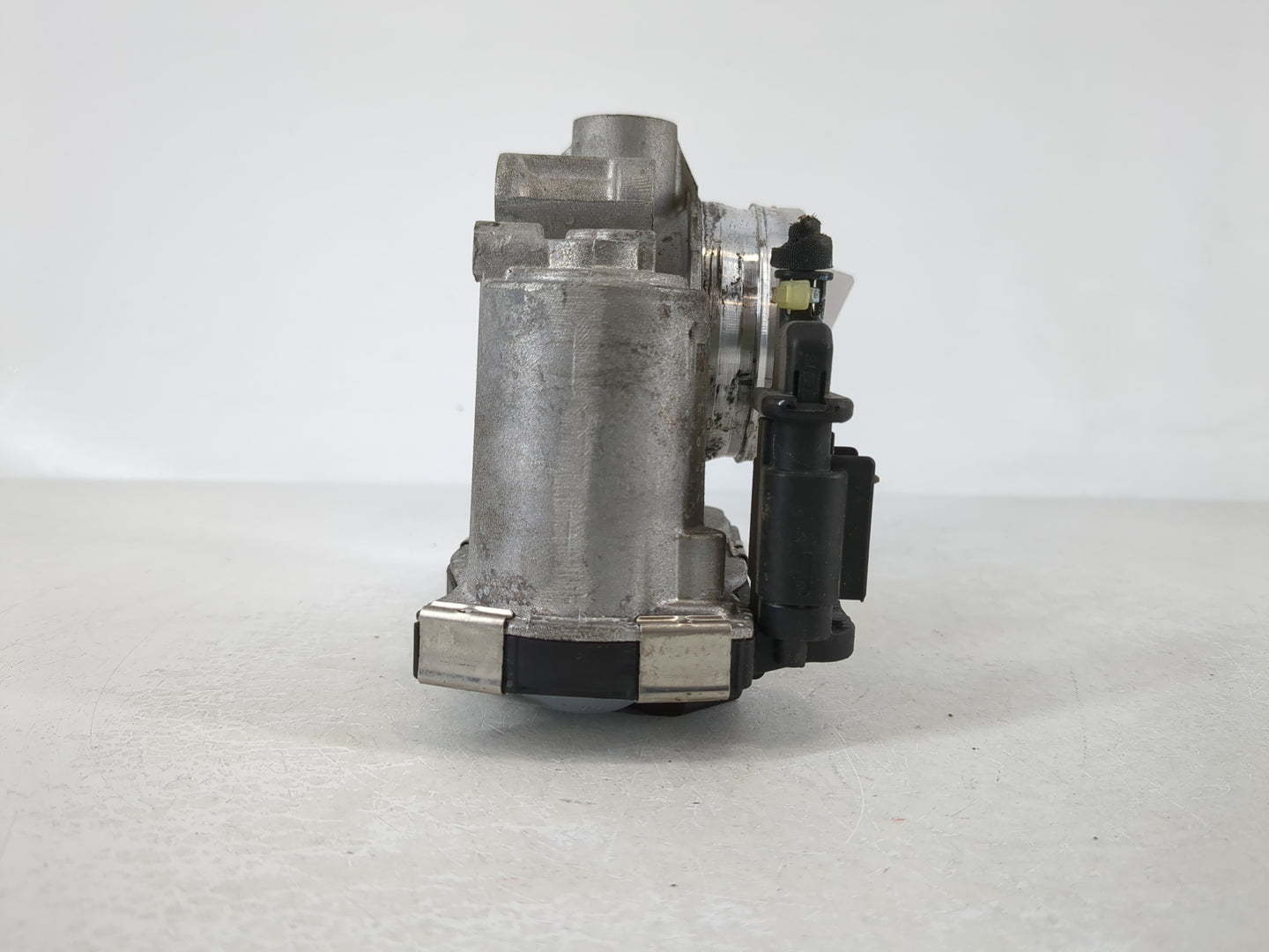 2018-2022 Chevrolet Equinox Throttle Body Fits Fits 2016 2017 2018 2019 2020 2021 2022 OEM Used Auto Parts - Oemusedautopart