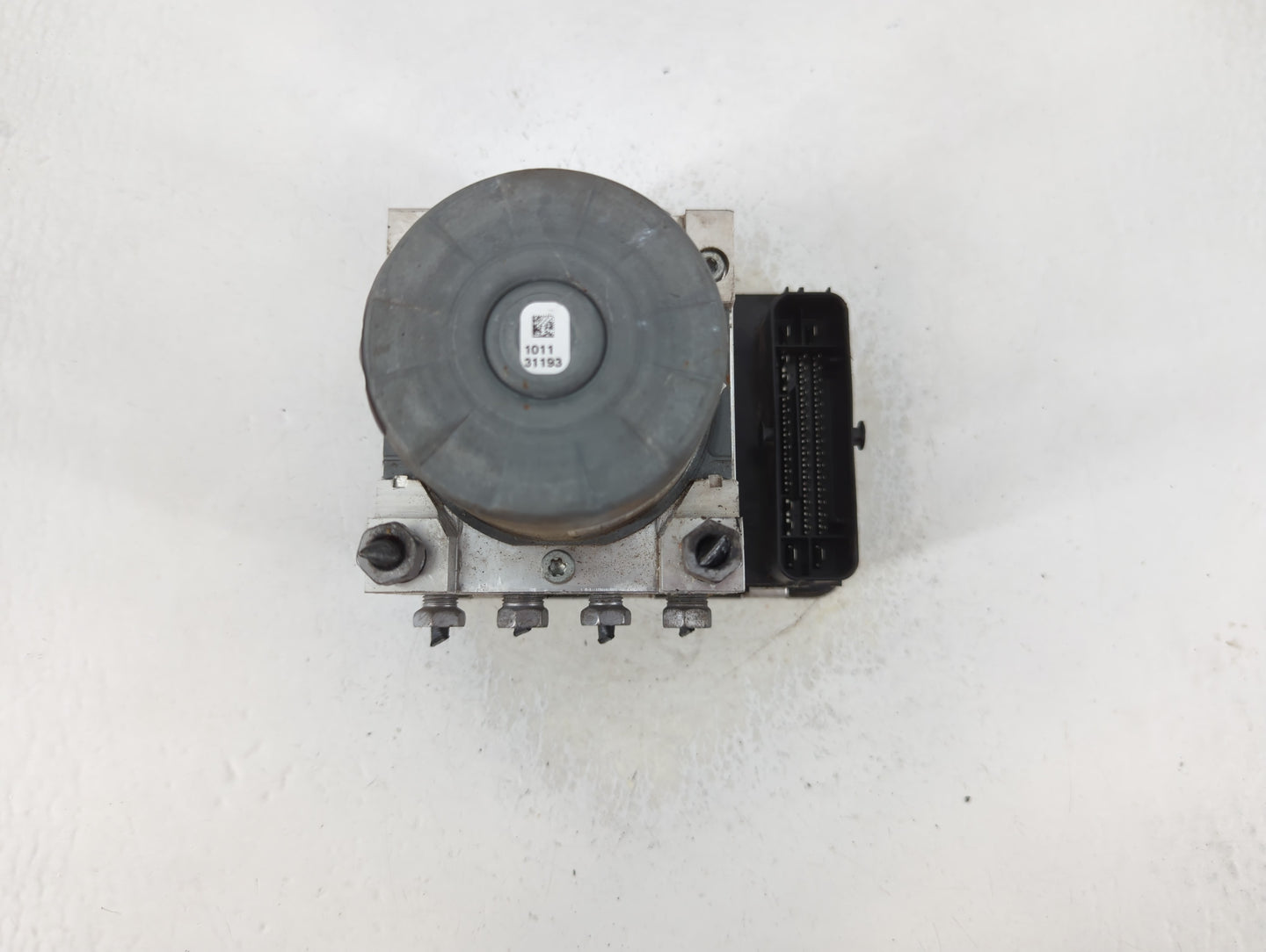 2018-2019 Chevrolet Equinox ABS Pump Control Module Replacement P/N:84825144 Fits Fits 2018 2019 2020 2021 OEM Used Auto Par