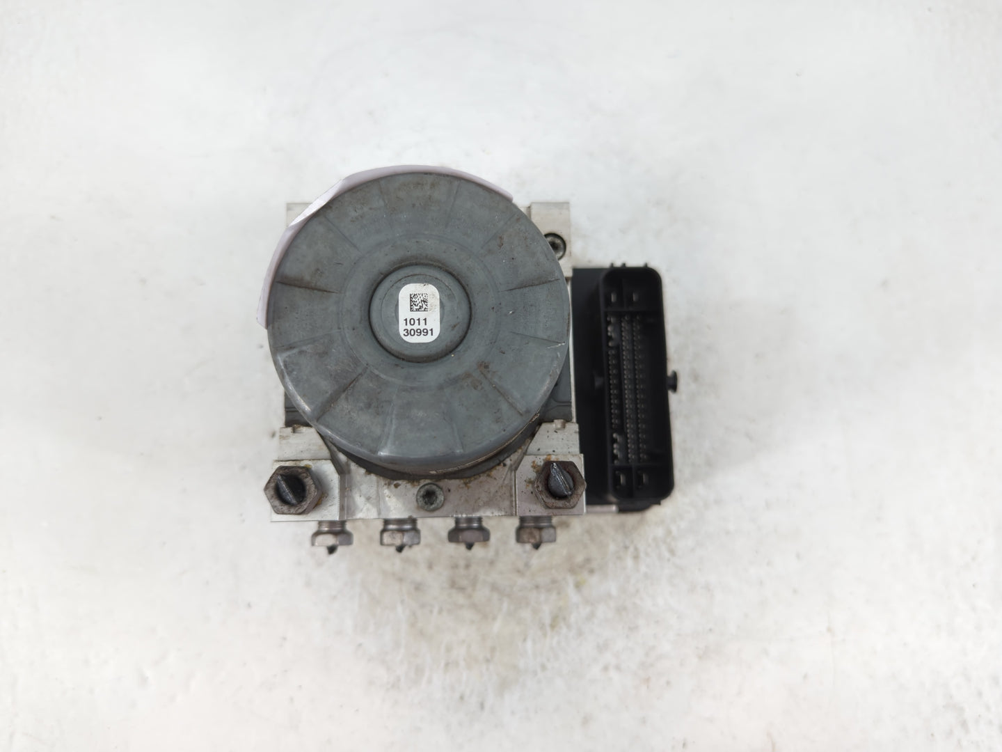 2018-2019 Chevrolet Equinox ABS Pump Control Module Replacement P/N:84825144 Fits Fits 2018 2019 2020 2021 OEM Used Auto Par