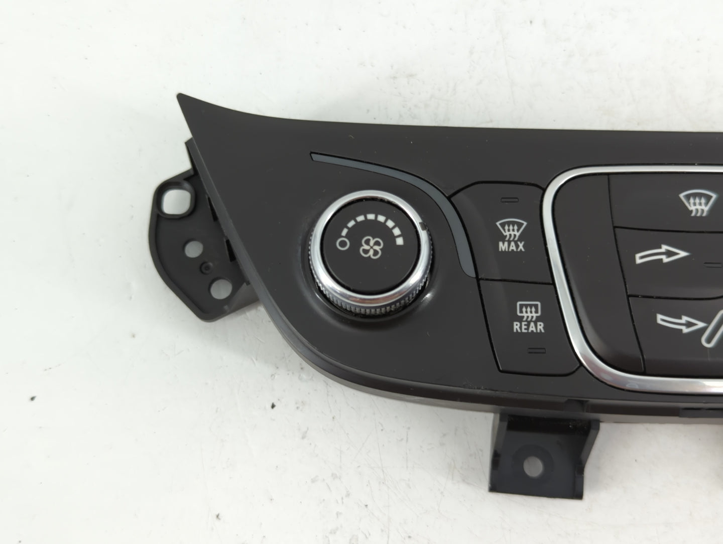 2018 Chevrolet Equinox Climate Control Module Temperature AC/Heater Replacement P/N:84175393 Fits OEM Used Auto Parts - Oemu