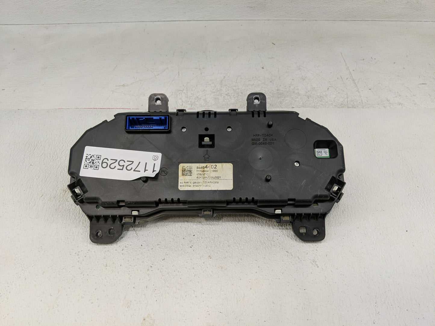 2018 Chevrolet Equinox Instrument Cluster Speedometer Gauges P/N:84404402 Fits OEM Used Auto Parts - Oemusedautoparts1.com