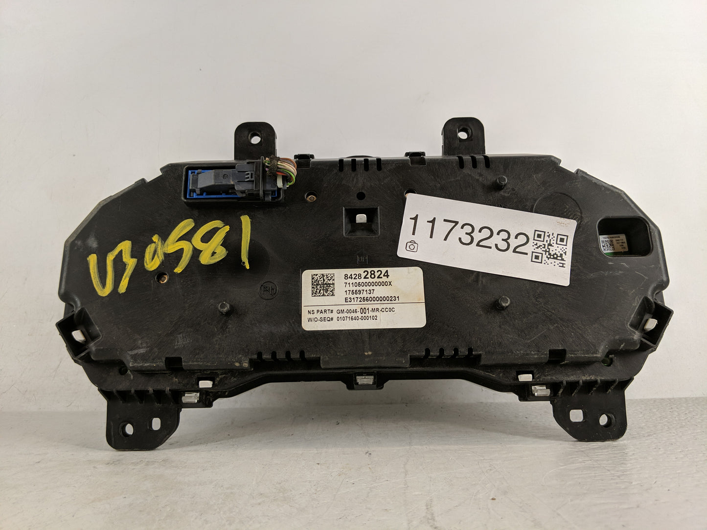 2018 Chevrolet Equinox Instrument Cluster Speedometer Gauges P/N:84282824 Fits OEM Used Auto Parts - Oemusedautoparts1.com