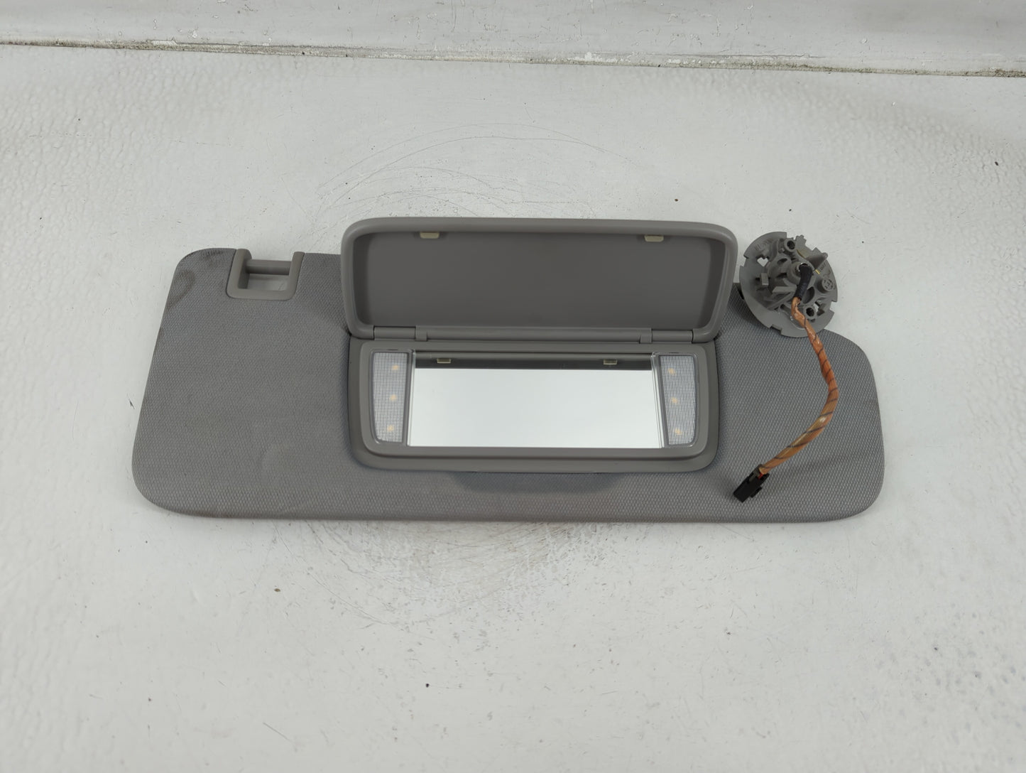 2018-2019 Chevrolet Equinox Sun Visor Shade Replacement Passenger Right Mirror Fits Fits 2018 2019 OEM Used Auto Parts - Oem