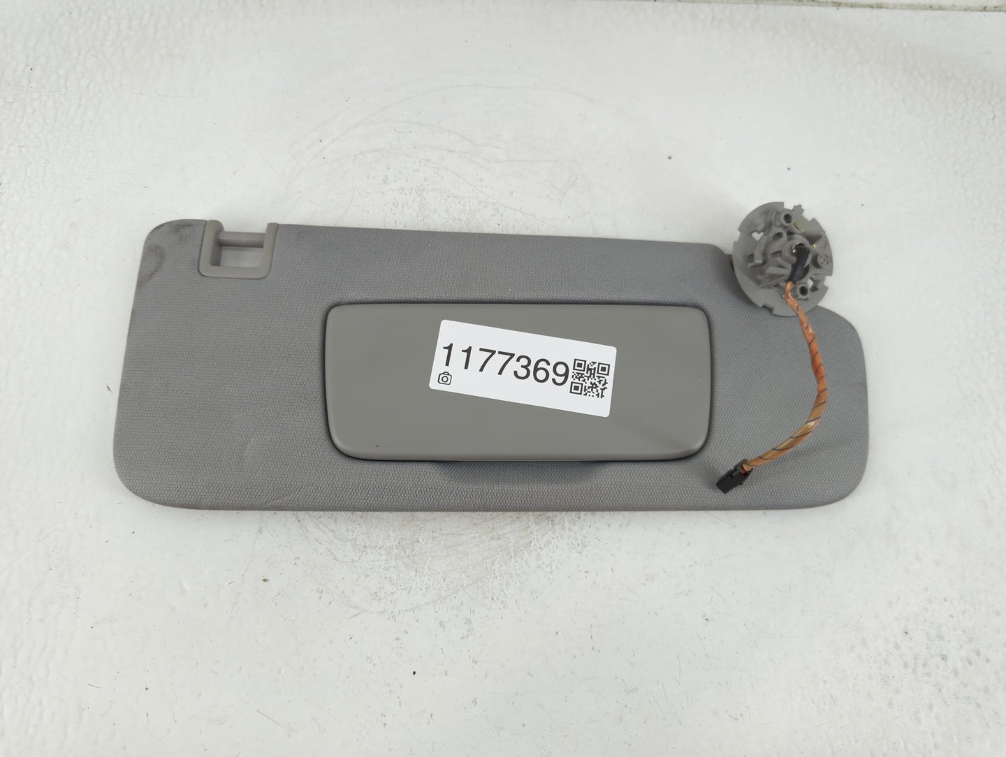 2018-2019 Chevrolet Equinox Sun Visor Shade Replacement Passenger Right Mirror Fits Fits 2018 2019 OEM Used Auto Parts - Oem