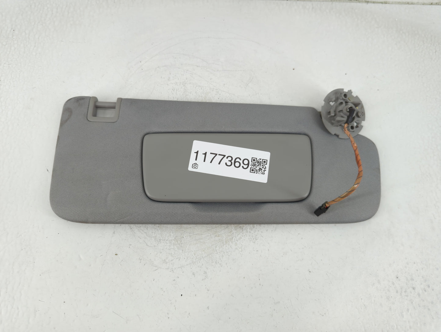 2018-2019 Chevrolet Equinox Sun Visor Shade Replacement Passenger Right Mirror Fits Fits 2018 2019 OEM Used Auto Parts - Oem
