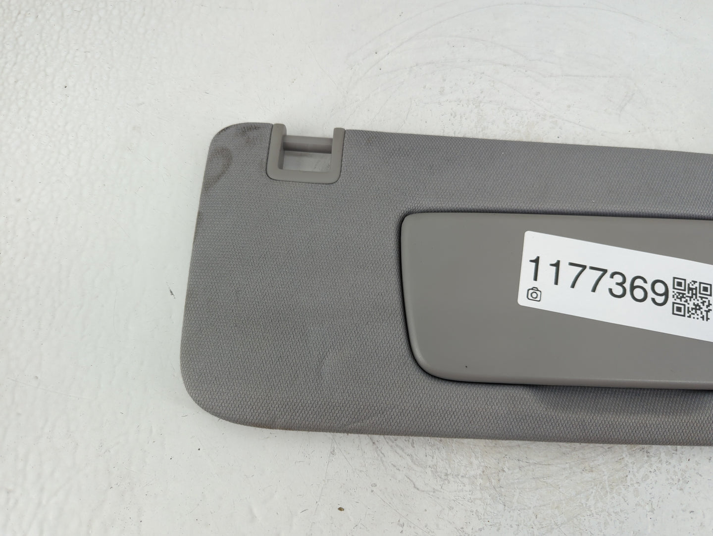 2018-2019 Chevrolet Equinox Sun Visor Shade Replacement Passenger Right Mirror Fits Fits 2018 2019 OEM Used Auto Parts - Oem