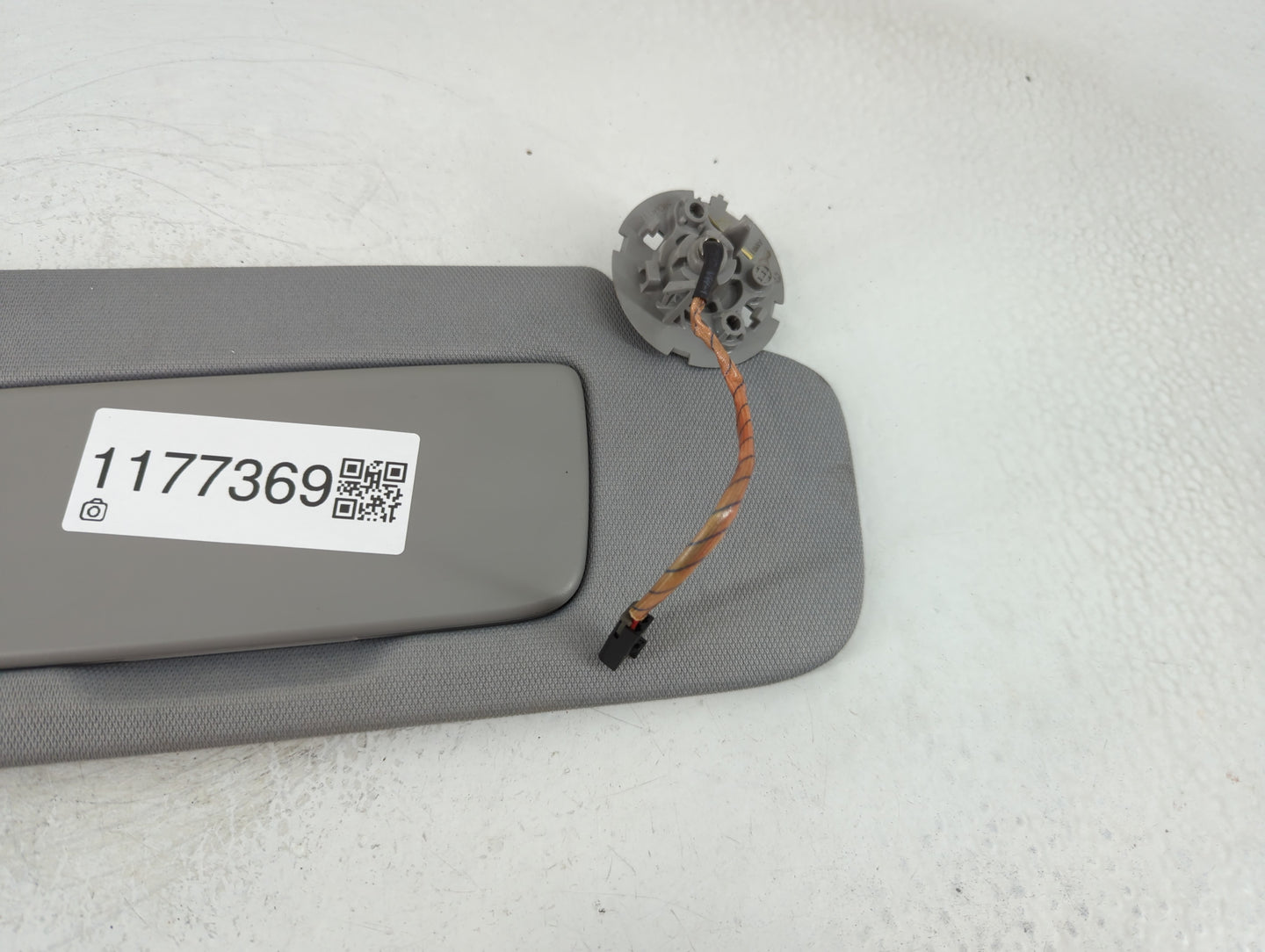 2018-2019 Chevrolet Equinox Sun Visor Shade Replacement Passenger Right Mirror Fits Fits 2018 2019 OEM Used Auto Parts - Oem