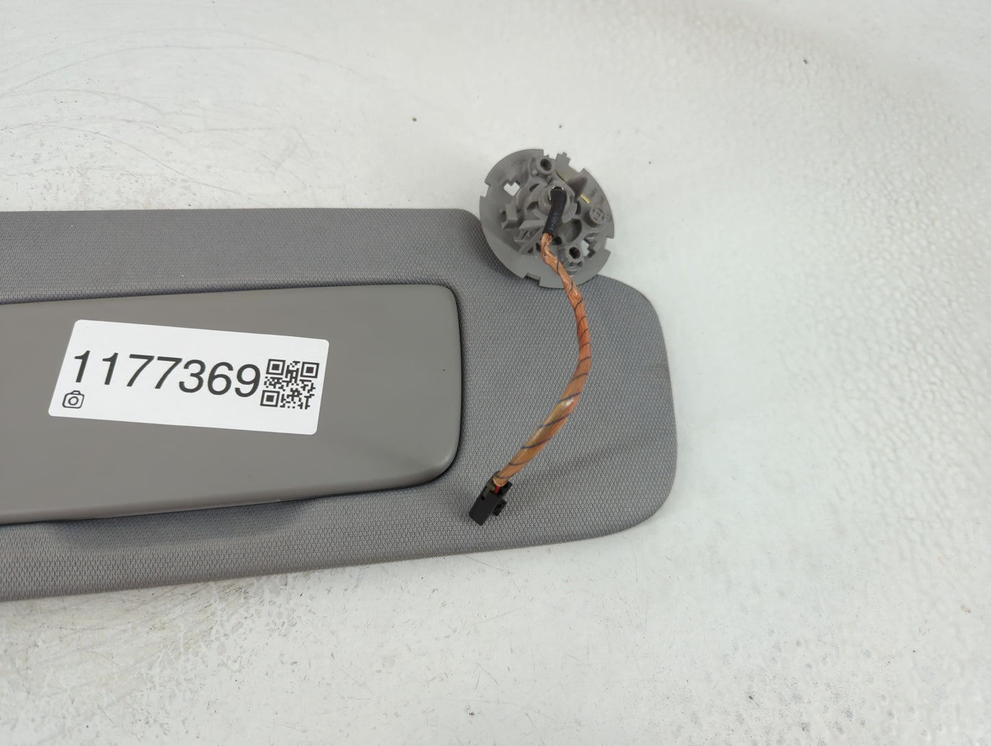 2018-2019 Chevrolet Equinox Sun Visor Shade Replacement Passenger Right Mirror Fits Fits 2018 2019 OEM Used Auto Parts - Oem