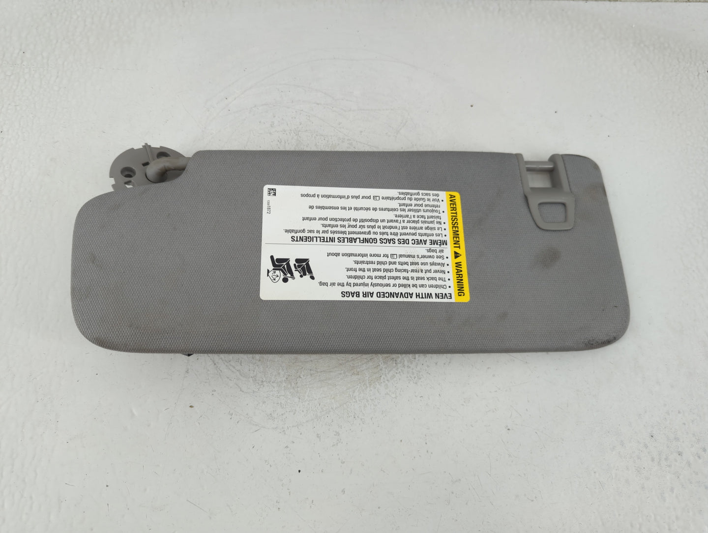 2018-2019 Chevrolet Equinox Sun Visor Shade Replacement Passenger Right Mirror Fits Fits 2018 2019 OEM Used Auto Parts - Oem