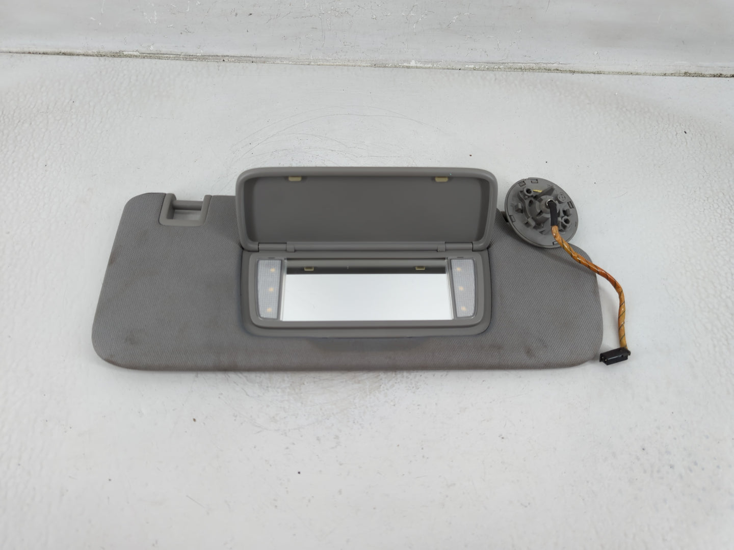 2018-2019 Chevrolet Equinox Sun Visor Shade Replacement Passenger Right Mirror Fits Fits 2018 2019 OEM Used Auto Parts - Oem