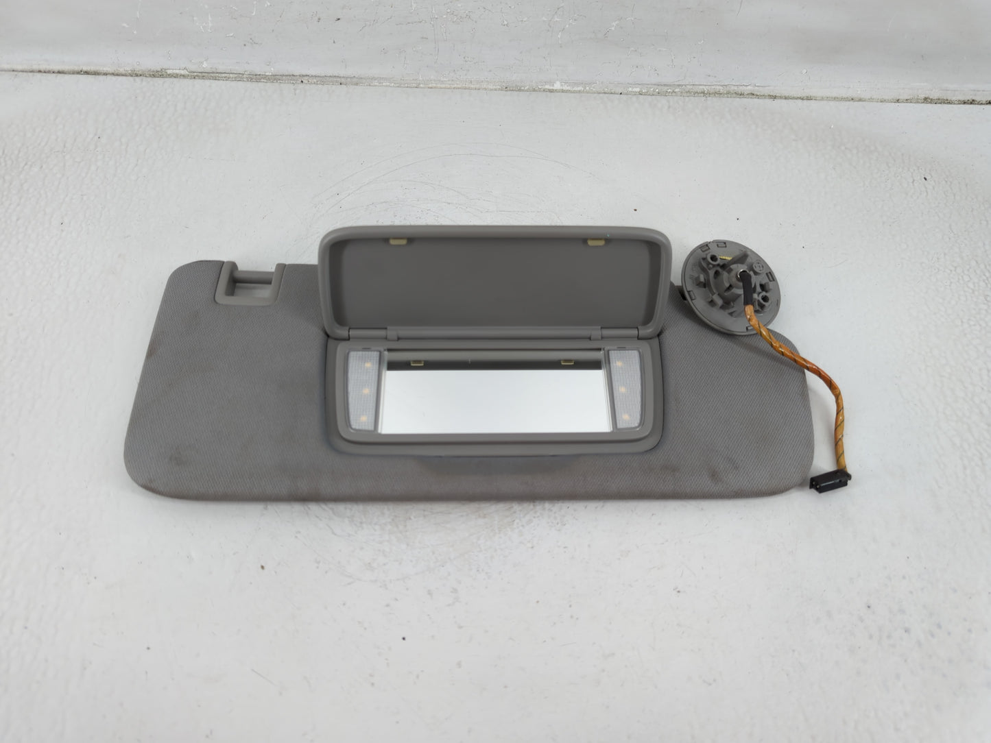 2018-2019 Chevrolet Equinox Sun Visor Shade Replacement Passenger Right Mirror Fits Fits 2018 2019 OEM Used Auto Parts - Oem