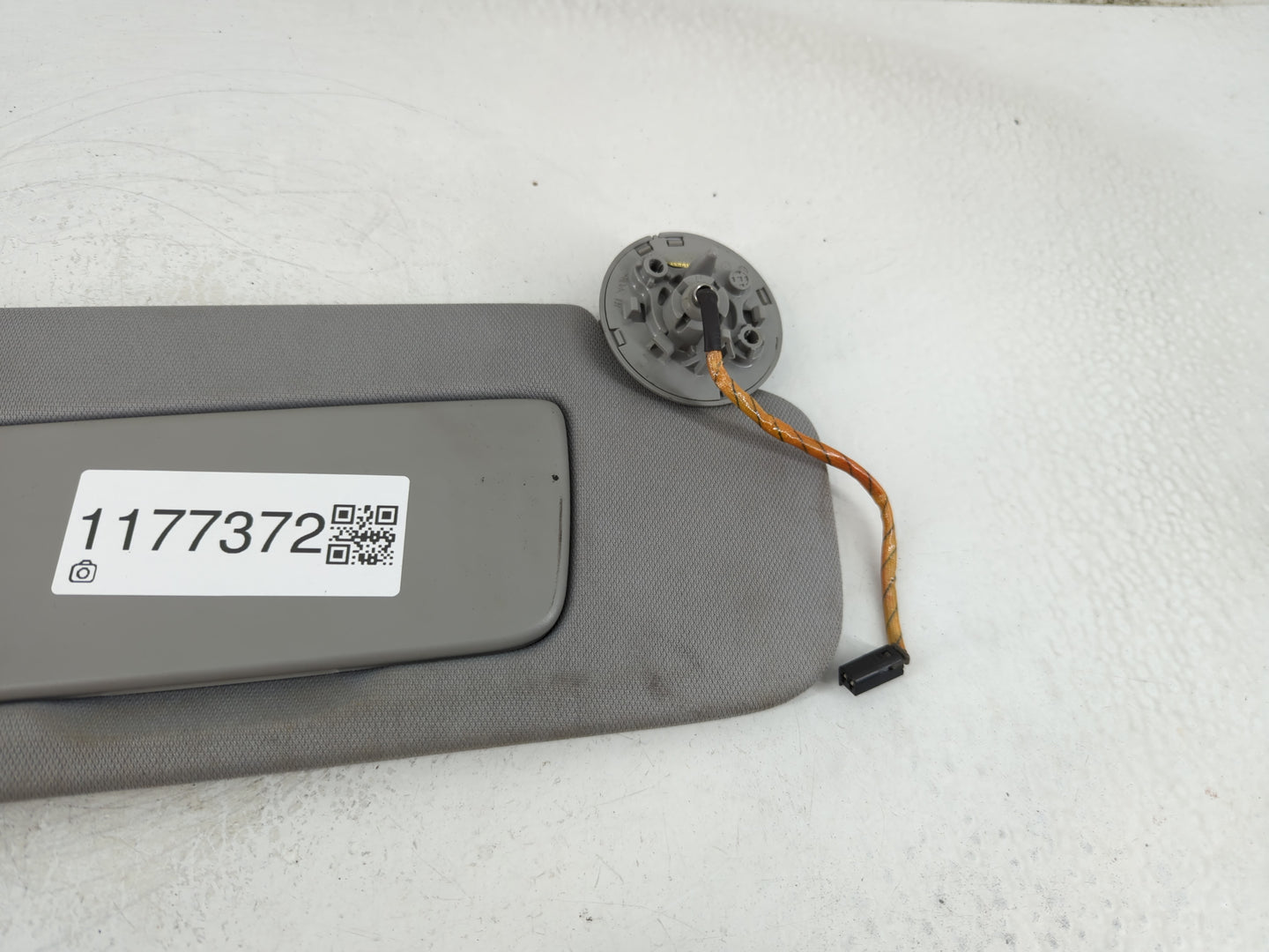 2018-2019 Chevrolet Equinox Sun Visor Shade Replacement Passenger Right Mirror Fits Fits 2018 2019 OEM Used Auto Parts - Oem