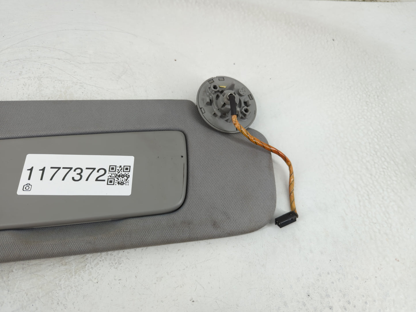 2018-2019 Chevrolet Equinox Sun Visor Shade Replacement Passenger Right Mirror Fits Fits 2018 2019 OEM Used Auto Parts - Oem