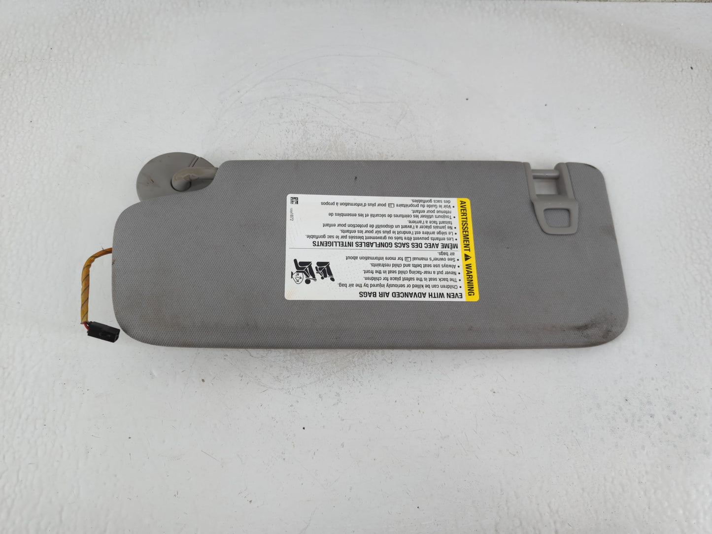 2018-2019 Chevrolet Equinox Sun Visor Shade Replacement Passenger Right Mirror Fits Fits 2018 2019 OEM Used Auto Parts - Oem