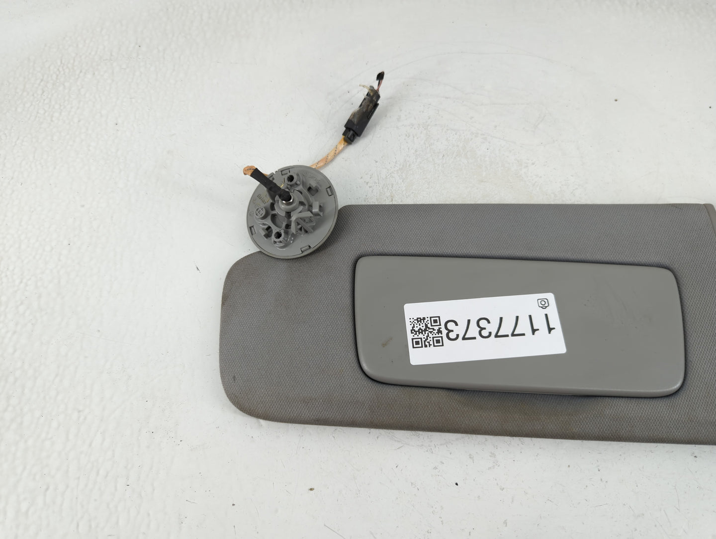 2018-2019 Chevrolet Equinox Sun Visor Shade Replacement Driver Left Mirror Fits Fits 2018 2019 OEM Used Auto Parts - Oemused