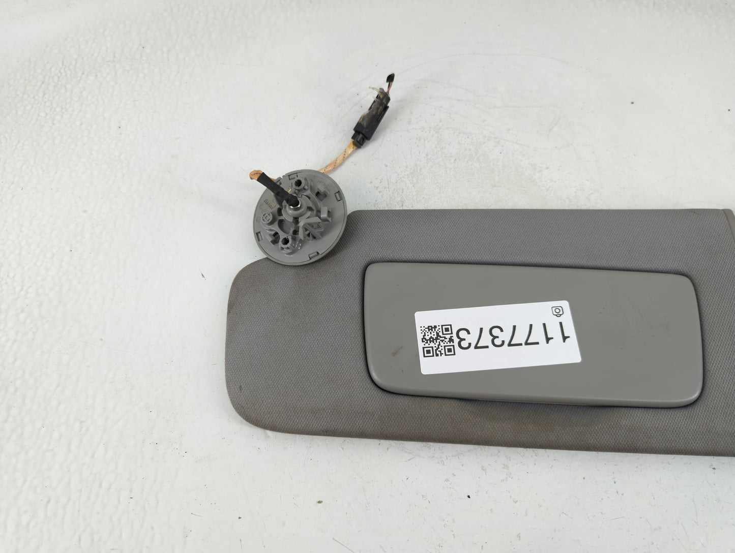 2018-2019 Chevrolet Equinox Sun Visor Shade Replacement Driver Left Mirror Fits Fits 2018 2019 OEM Used Auto Parts - Oemused