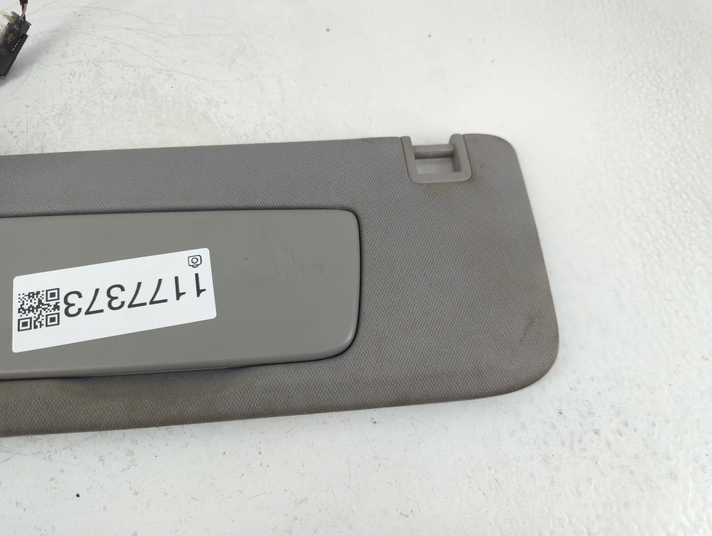 2018-2019 Chevrolet Equinox Sun Visor Shade Replacement Driver Left Mirror Fits Fits 2018 2019 OEM Used Auto Parts - Oemused