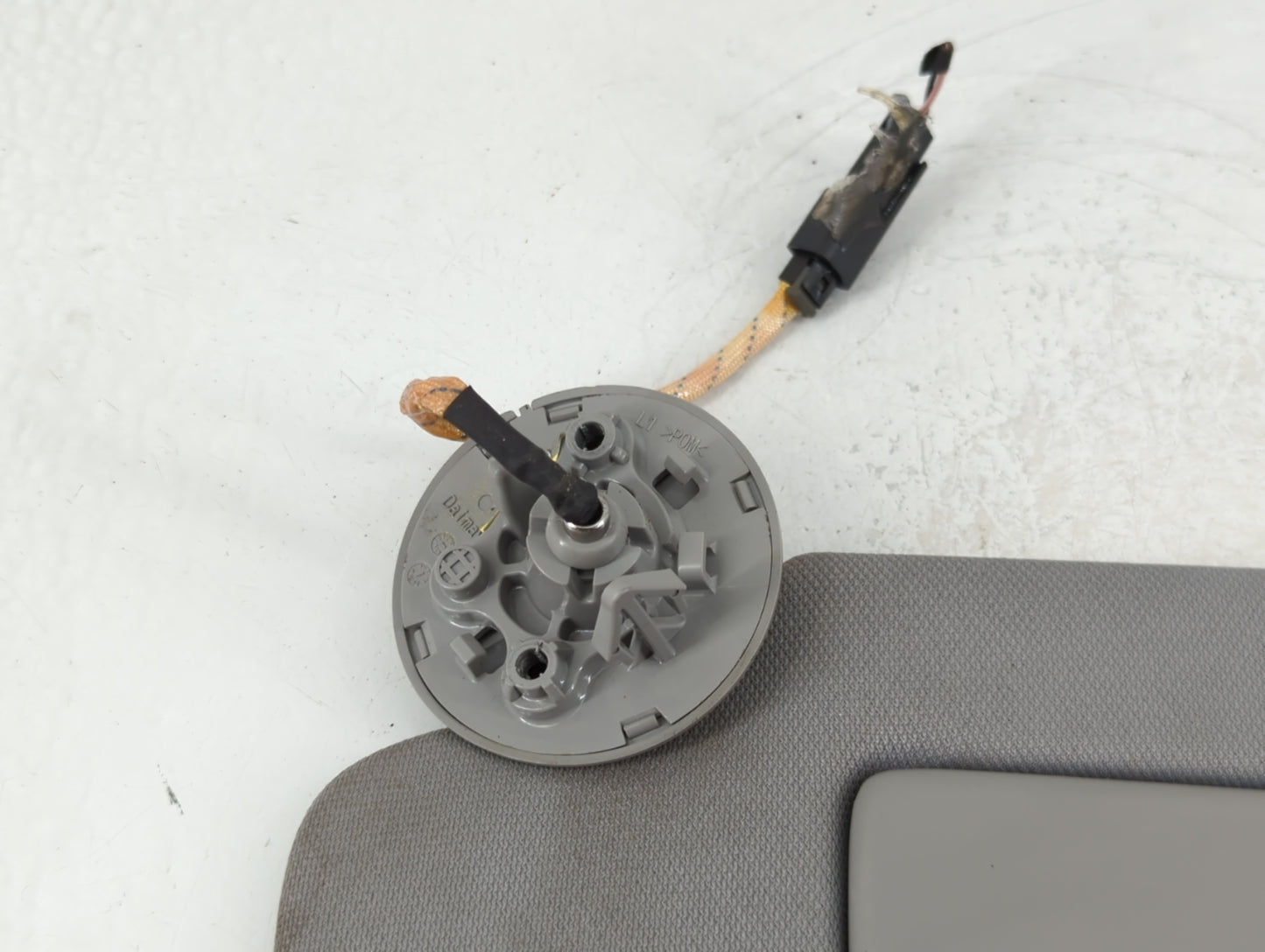 2018-2019 Chevrolet Equinox Sun Visor Shade Replacement Driver Left Mirror Fits Fits 2018 2019 OEM Used Auto Parts - Oemused