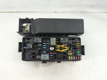 2018-2019 Chevrolet Equinox Fusebox Fuse Box Panel Relay Module P/N:812461952 Fits Fits 2018 2019 OEM Used Auto Parts