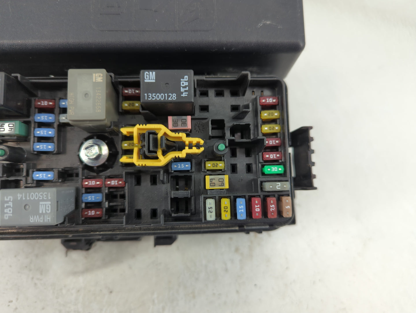 2018-2019 Chevrolet Equinox Fusebox Fuse Box Panel Relay Module P/N:812461952 Fits Fits 2018 2019 OEM Used Auto Parts - Oemu