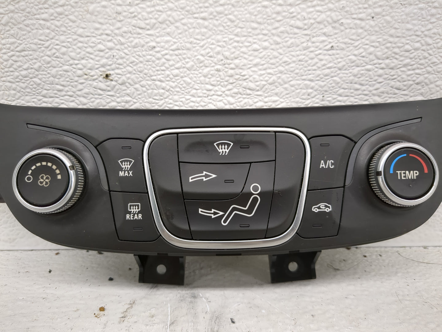 2018 Chevrolet Equinox Climate Control Module Temperature AC/Heater Replacement P/N:84422501 Fits OEM Used Auto Parts - Oemu