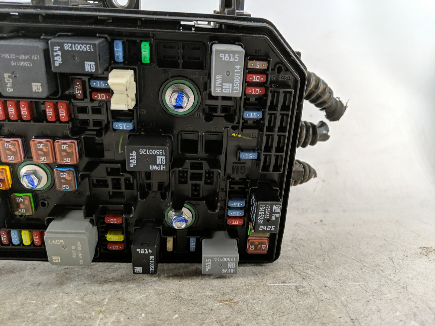 2018-2022 Chevrolet Equinox Fusebox Fuse Box Panel Relay Module P/N:23246682 Fits Fits 2018 2019 2020 2021 2022 OEM Used Aut