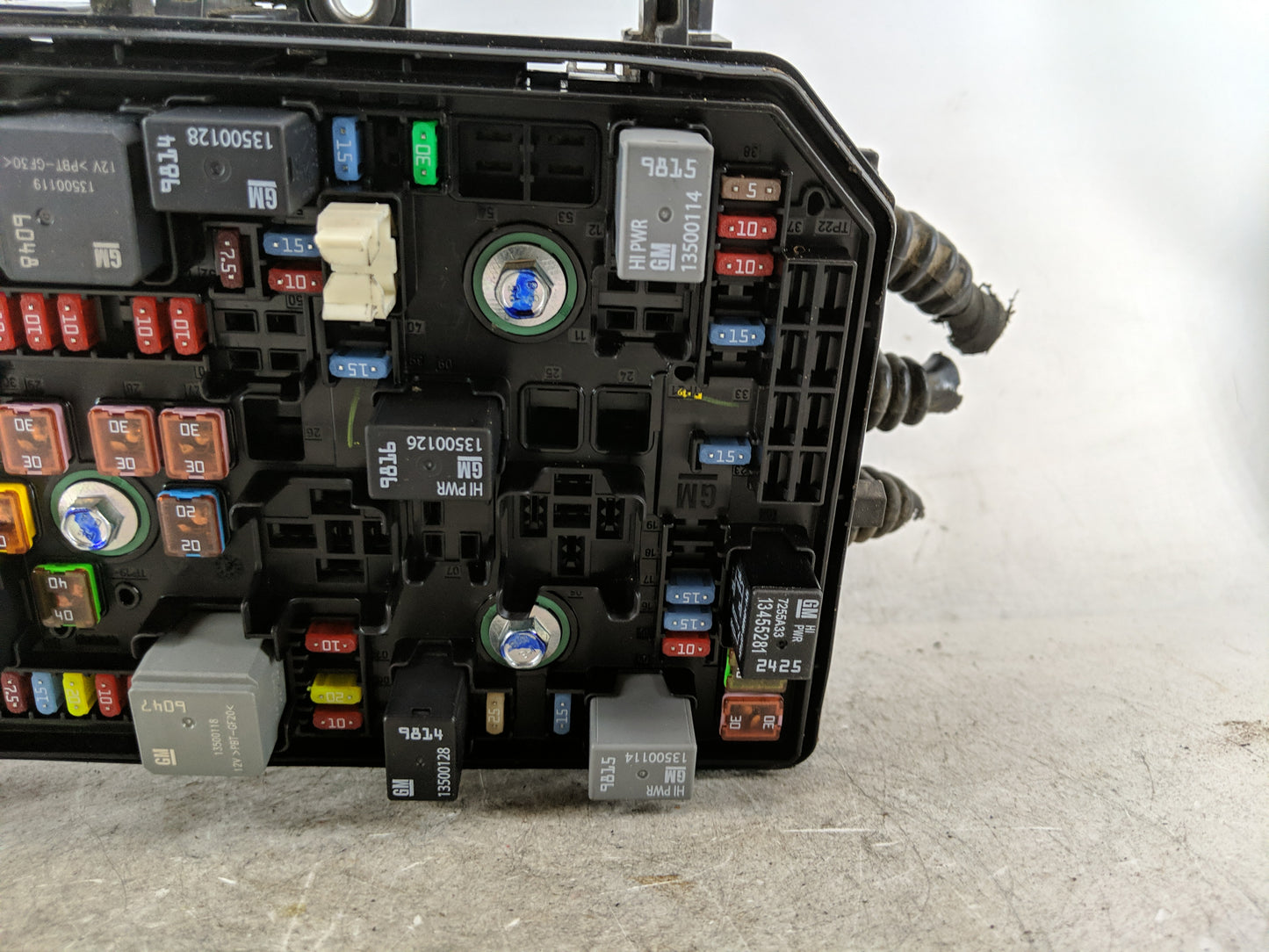 2018-2022 Chevrolet Equinox Fusebox Fuse Box Panel Relay Module P/N:23246682 Fits Fits 2018 2019 2020 2021 2022 OEM Used Aut