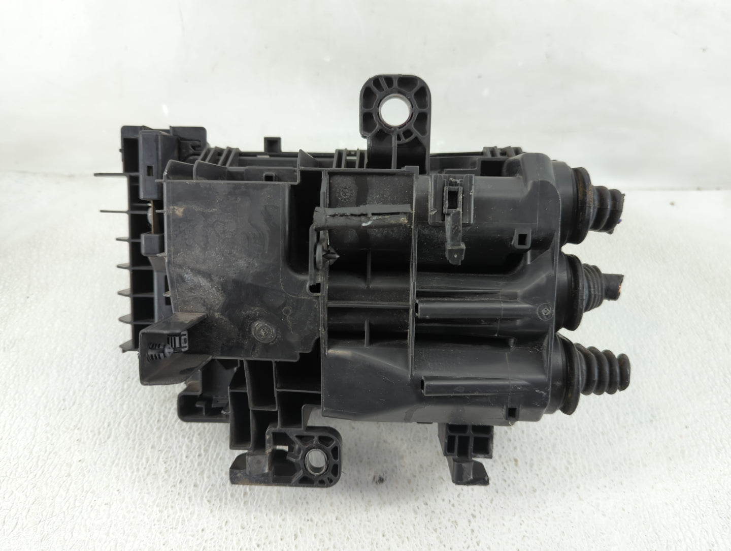 2018-2022 Chevrolet Equinox Fusebox Fuse Box Panel Relay Module P/N:23246682 Fits Fits 2018 2019 2020 2021 2022 OEM Used Aut