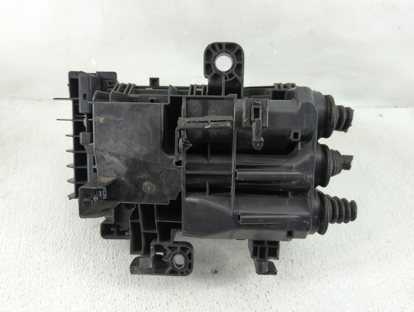 2018-2022 Chevrolet Equinox Fusebox Fuse Box Panel Relay Module P/N:23246682 Fits Fits 2018 2019 2020 2021 2022 OEM Used Aut