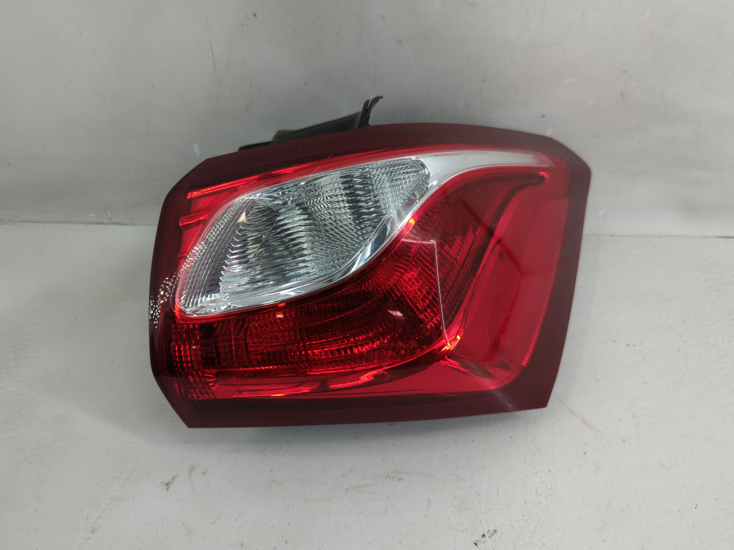 2018-2019 Chevrolet Equinox Tail Light Assembly Passenger Right OEM P/N:84373388 Fits Fits 2018 2019 OEM Used Auto Parts - O