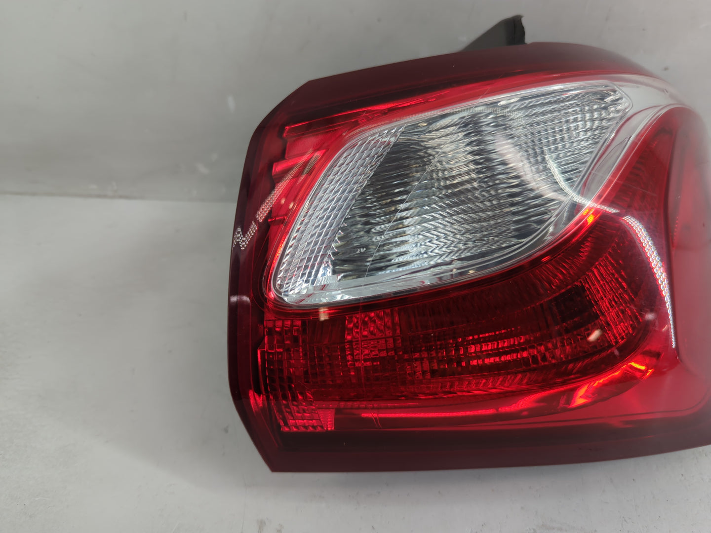 2018-2019 Chevrolet Equinox Tail Light Assembly Passenger Right OEM P/N:84373388 Fits Fits 2018 2019 OEM Used Auto Parts - O