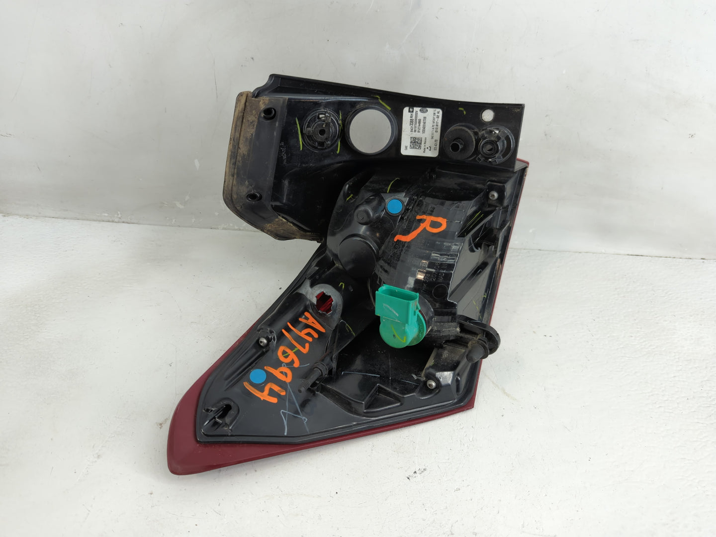2018-2019 Chevrolet Equinox Tail Light Assembly Passenger Right OEM P/N:84373388 Fits Fits 2018 2019 OEM Used Auto Parts - O