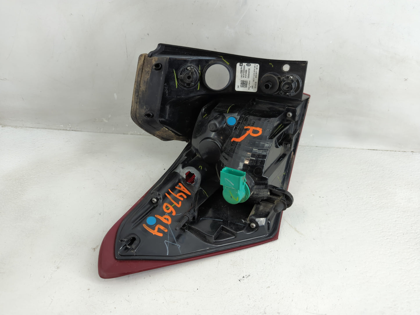 2018-2019 Chevrolet Equinox Tail Light Assembly Passenger Right OEM P/N:84373388 Fits Fits 2018 2019 OEM Used Auto Parts - O