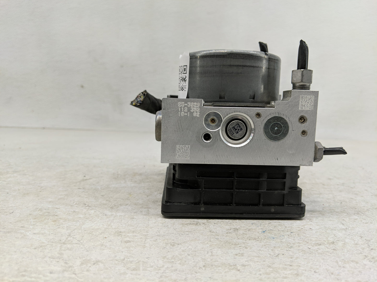 2018-2019 Chevrolet Equinox ABS Pump Control Module Replacement P/N:84646861 84342052 Fits Fits 2018 2019 2020 2021 OEM Used