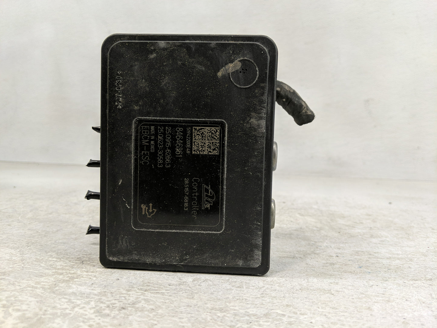 2018-2019 Chevrolet Equinox ABS Pump Control Module Replacement P/N:84646861 84342052 Fits Fits 2018 2019 2020 2021 OEM Used