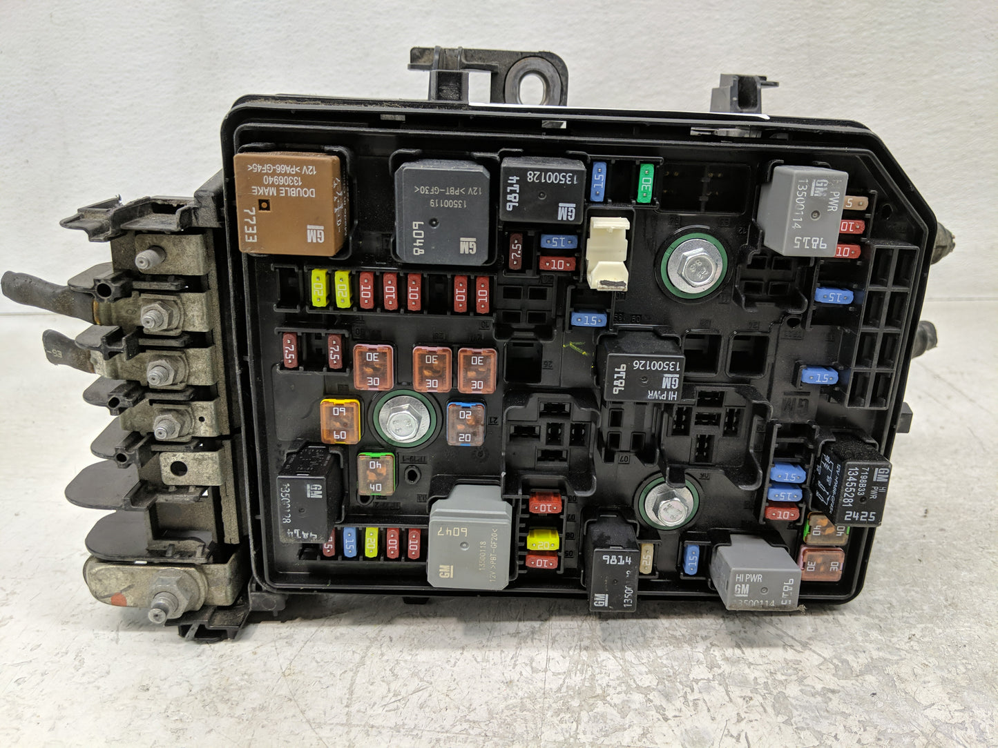 2018-2022 Chevrolet Equinox Fusebox Fuse Box Panel Relay Module P/N:812461952 23246682 Fits Fits 2018 2019 2020 2021 2022 OE