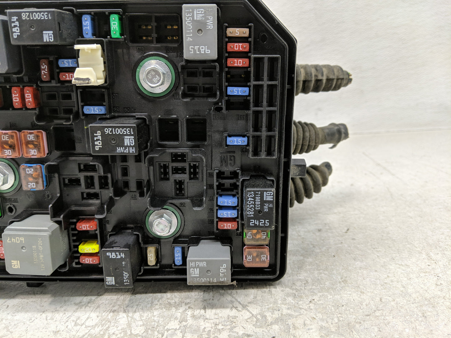2018-2022 Chevrolet Equinox Fusebox Fuse Box Panel Relay Module P/N:812461952 23246682 Fits Fits 2018 2019 2020 2021 2022 OE