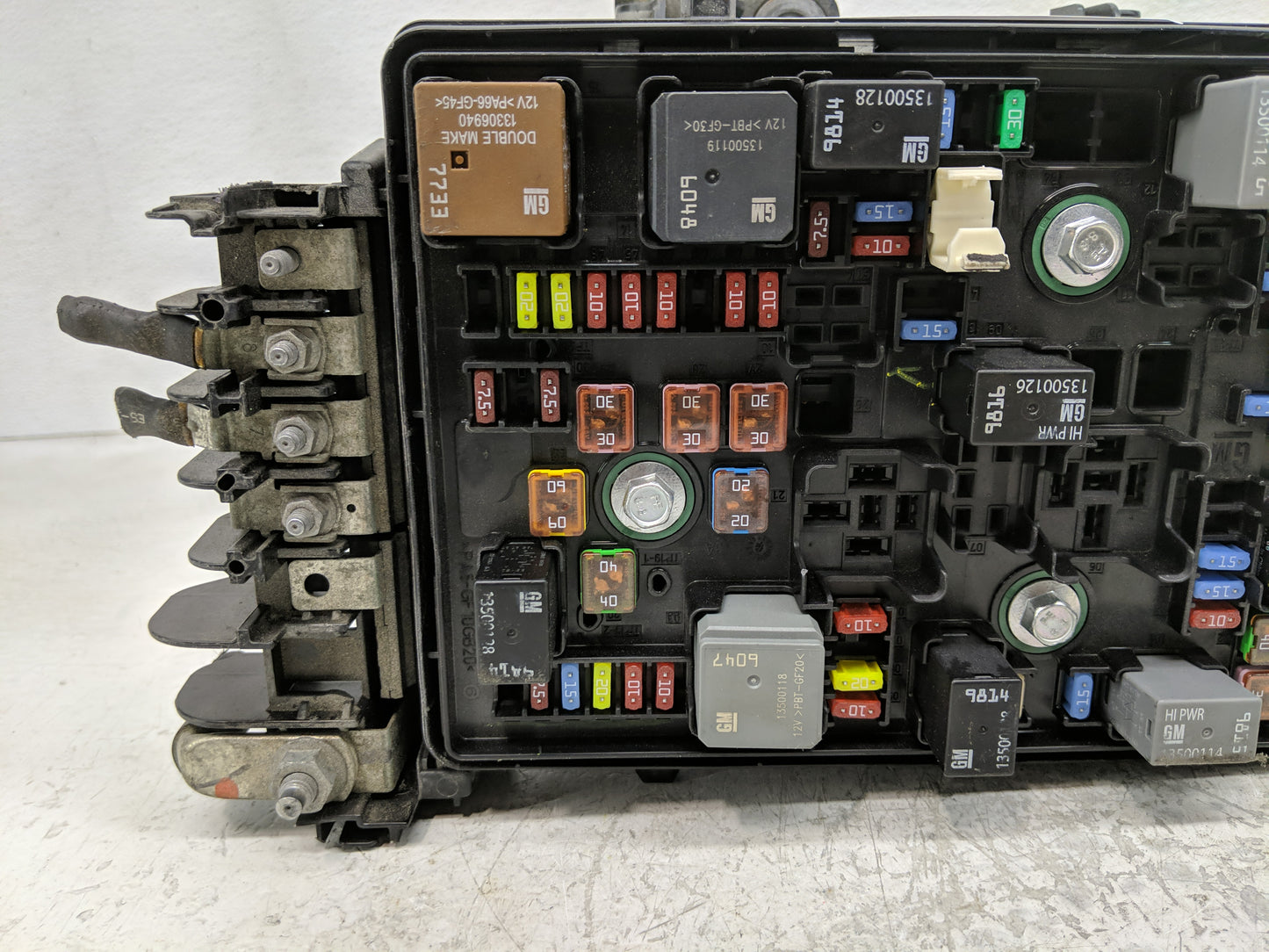 2018-2022 Chevrolet Equinox Fusebox Fuse Box Panel Relay Module P/N:812461952 23246682 Fits Fits 2018 2019 2020 2021 2022 OE