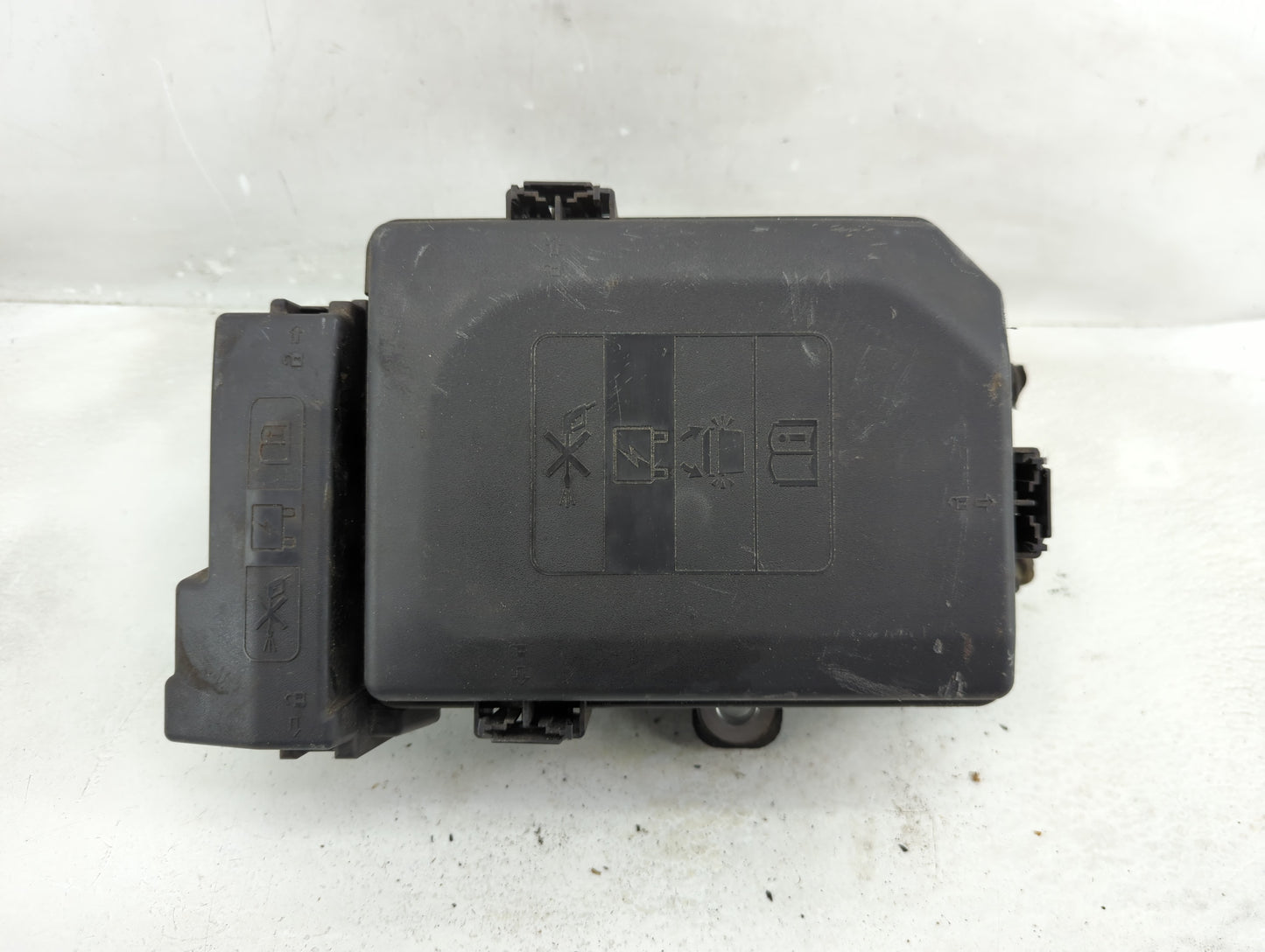 2018-2022 Chevrolet Equinox Fusebox Fuse Box Panel Relay Module Fits Fits 2018 2019 2020 2021 2022 OEM Used Auto Parts - Oem