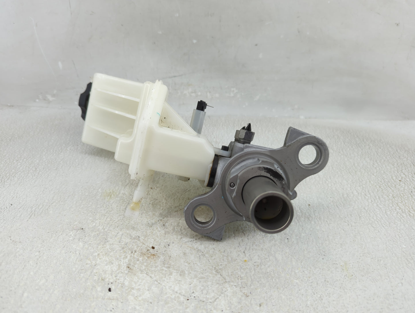 2018-2022 Chevrolet Equinox Brake Master Cylinder - Oemusedautoparts1.com