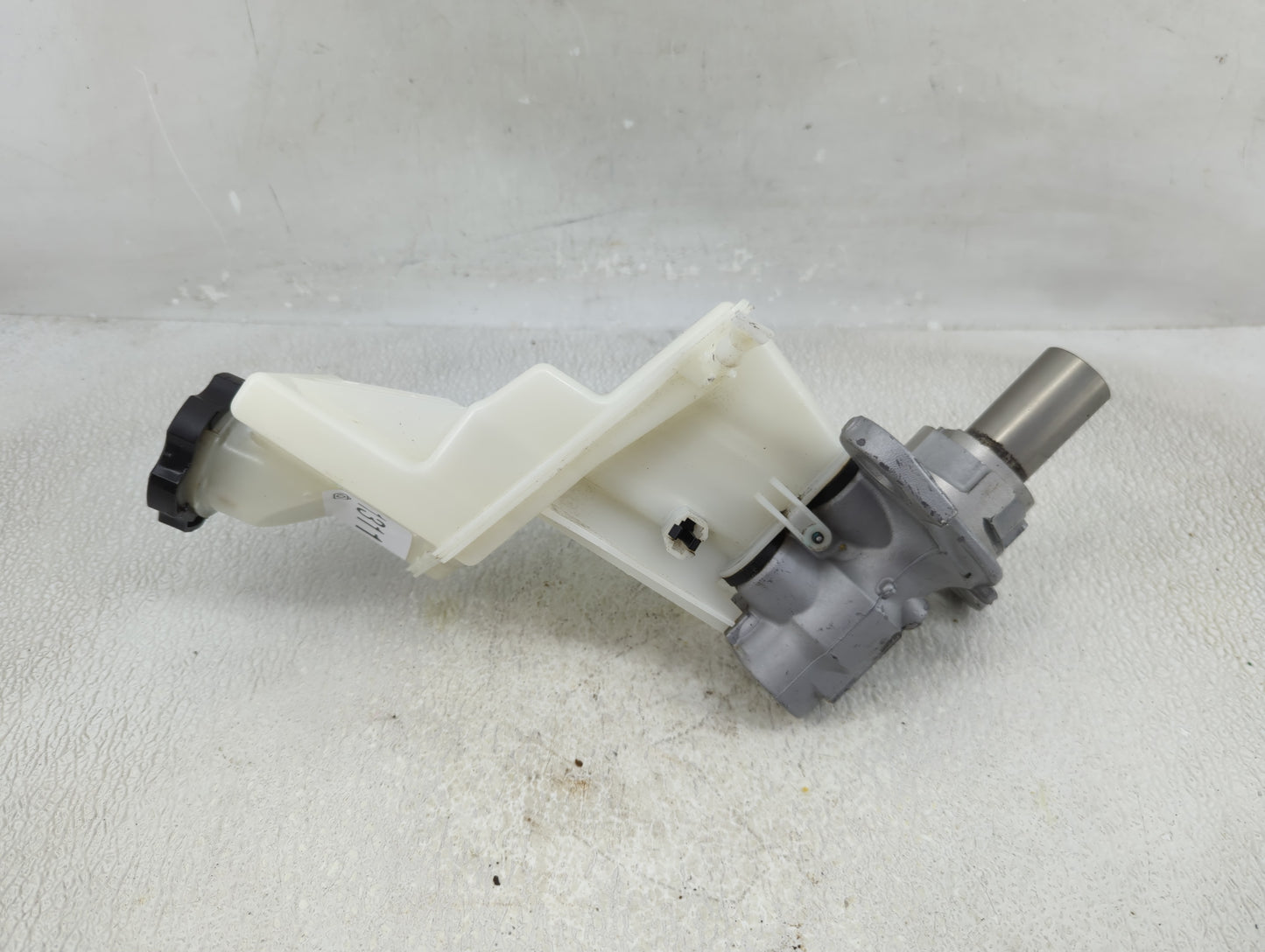 2018-2022 Chevrolet Equinox Brake Master Cylinder - Oemusedautoparts1.com