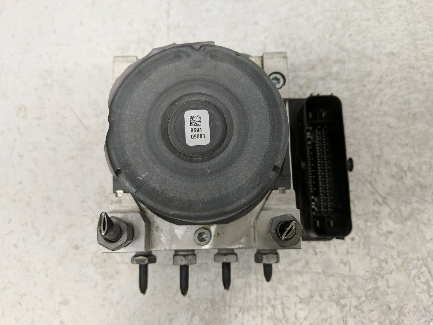 2018-2019 Chevrolet Equinox ABS Pump Control Module Replacement P/N:84374039 Fits Fits 2018 2019 2020 2021 OEM Used Auto Par