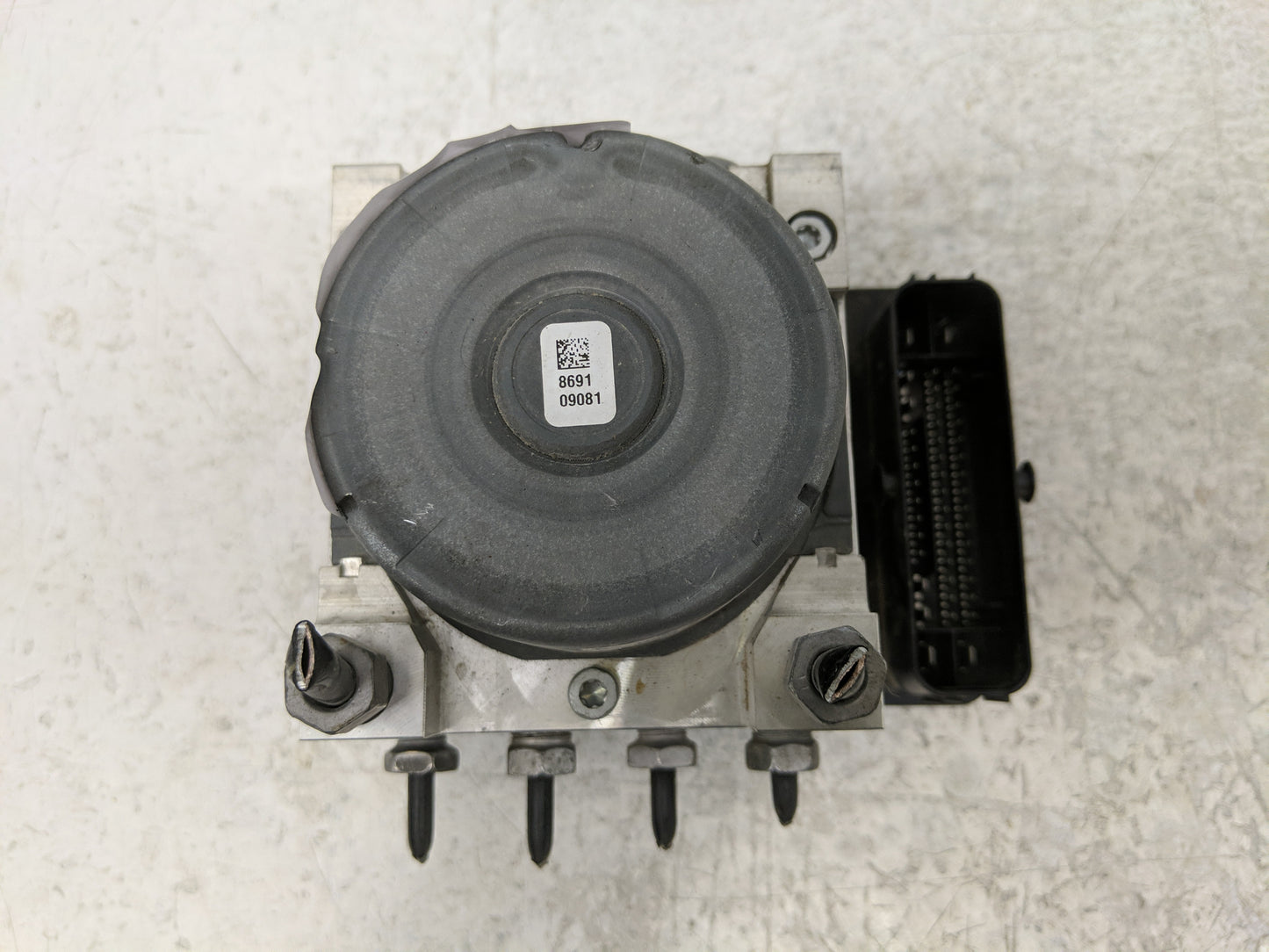 2018-2019 Chevrolet Equinox ABS Pump Control Module Replacement P/N:84374039 Fits Fits 2018 2019 2020 2021 OEM Used Auto Par