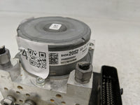 2018-2019 Chevrolet Equinox ABS Pump Control Module Replacement P/N:84342052 84342055 Fits Fits 2018 2019 2020 2021 OEM Used