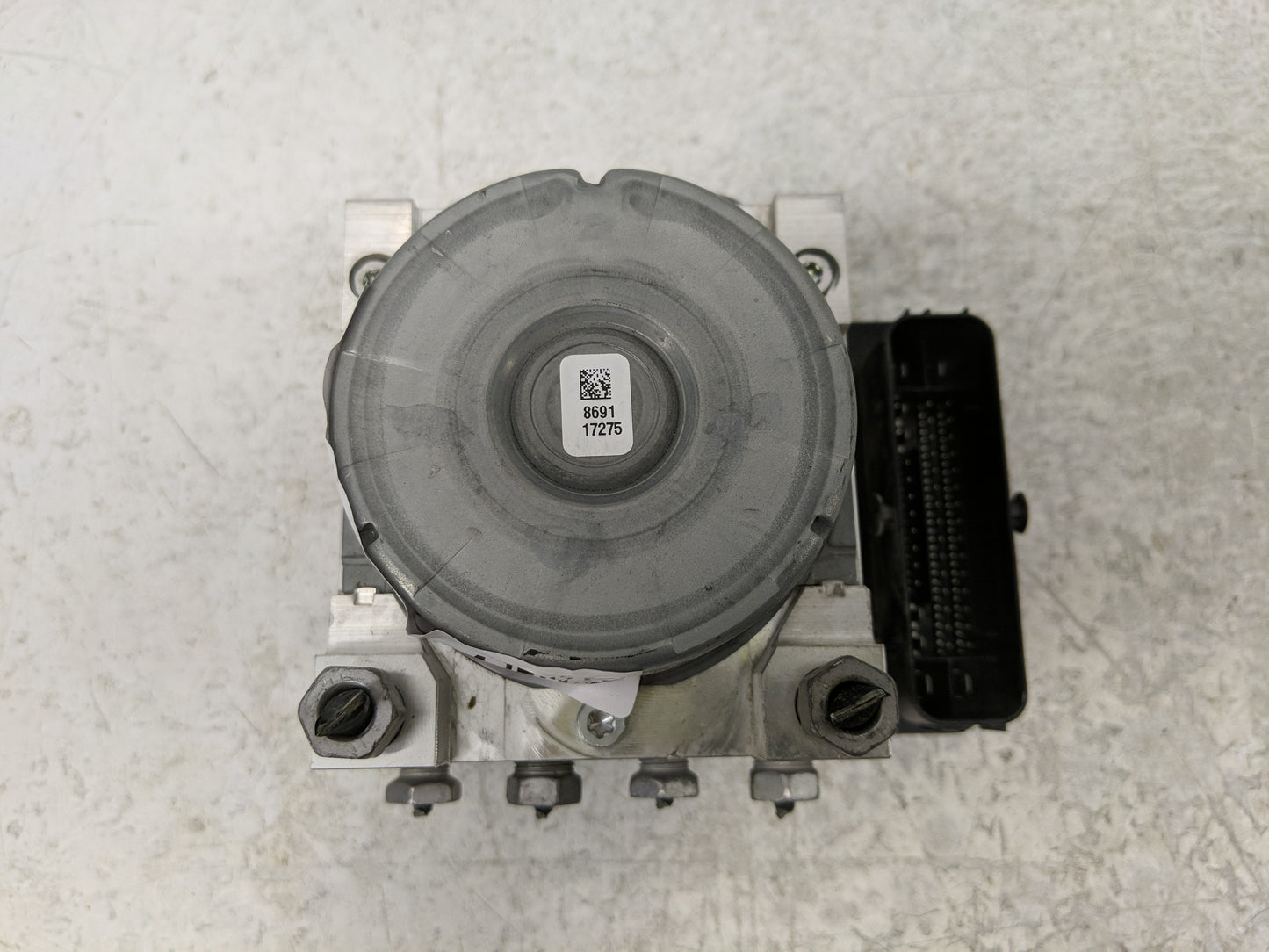 2018-2019 Chevrolet Equinox ABS Pump Control Module Replacement P/N:84342052 84342055 Fits Fits 2018 2019 2020 2021 OEM Used