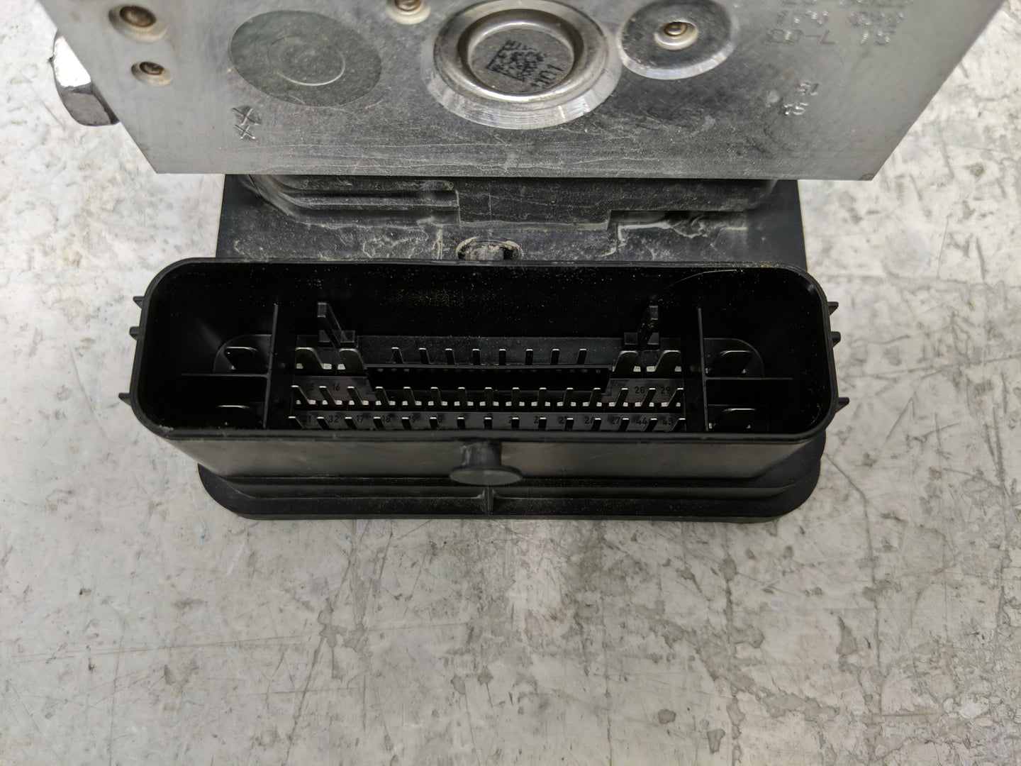 2018-2019 Chevrolet Equinox ABS Pump Control Module Replacement P/N:84342052 84342055 Fits Fits 2018 2019 2020 2021 OEM Used