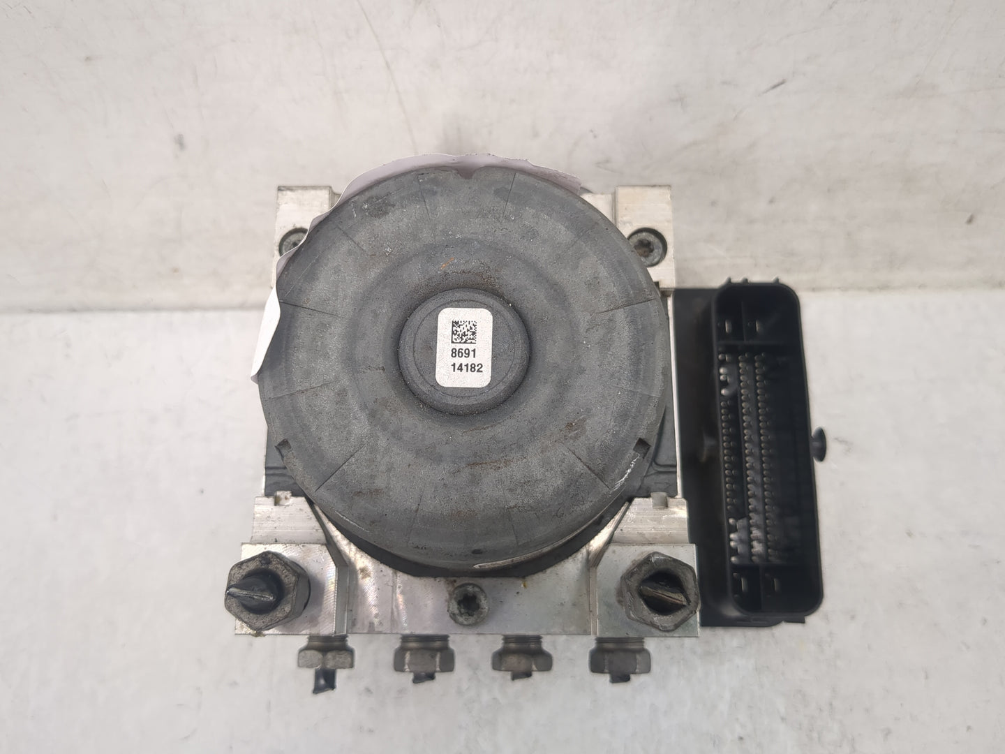 2018-2019 Chevrolet Equinox ABS Pump Control Module Replacement P/N:84560131 84560135, 806052304 Fits Fits 2018 2019 2020 20