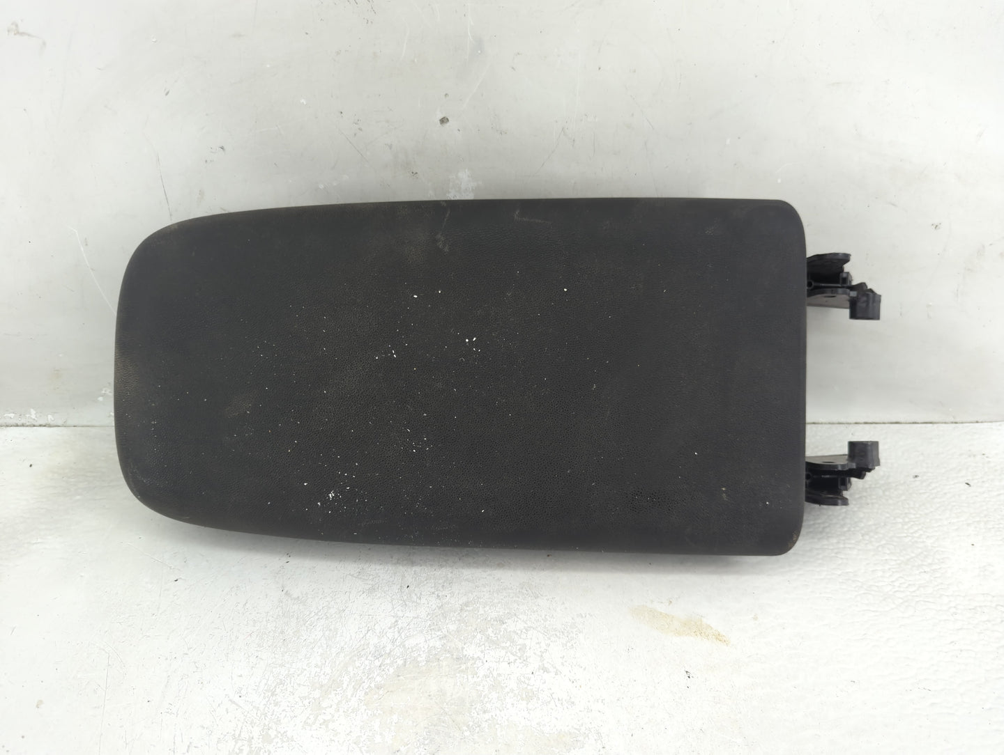 2018 Chevrolet Equinox Center Console Armrest Cover Lid P/N:09200PE0 Fits OEM Used Auto Parts - Oemusedautoparts1.com